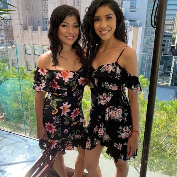 Meet your Poshers, Ana and Christina - Picture 5 of 8